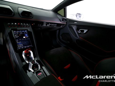 Used 2022 Lamborghini Huracan EVO RWD image 15