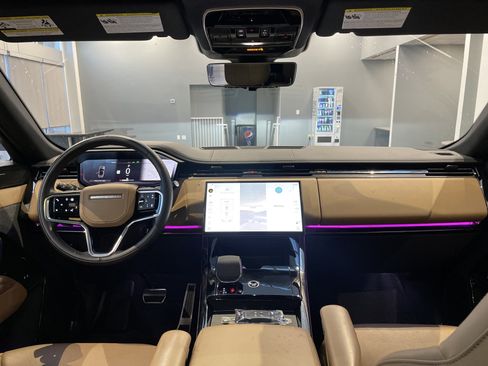 Used 2024 Land Rover Range Rover Sport SE image 32