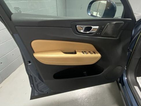 Certified 2022 Volvo XC60 B6 Inscription w/ Advanced Package image 5