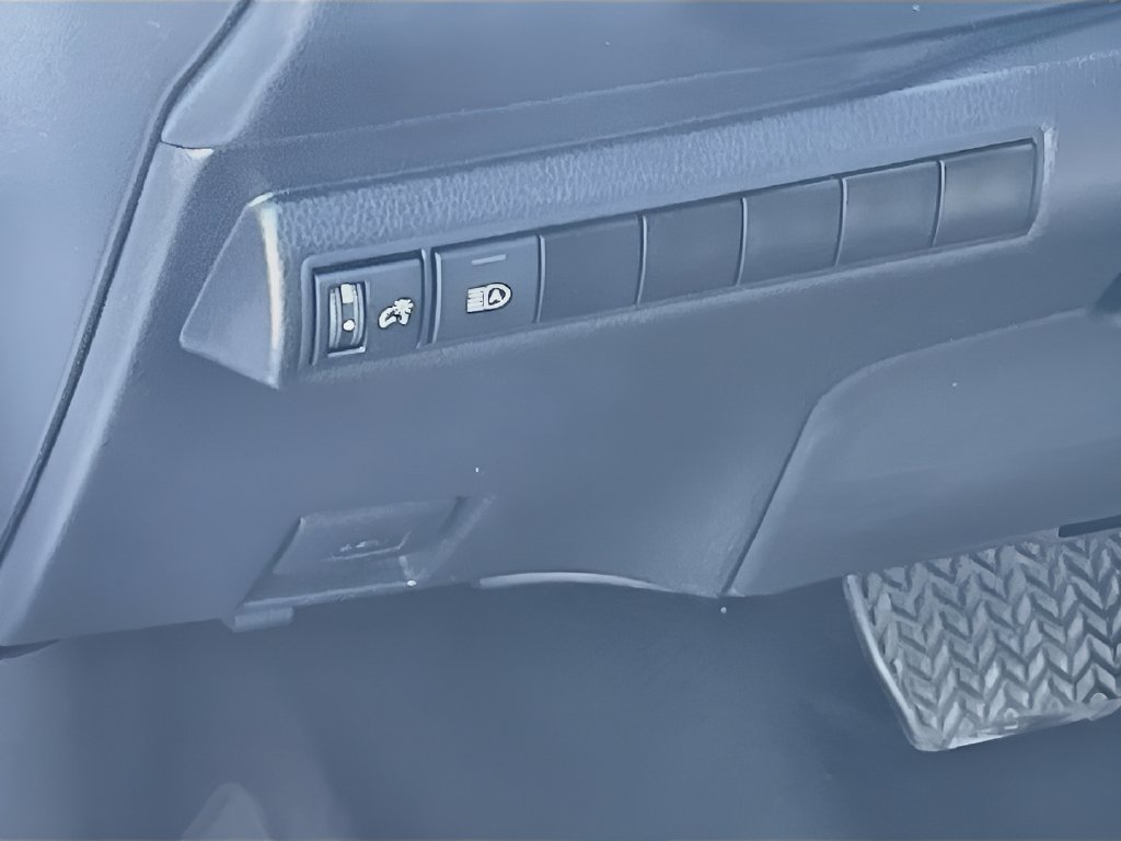 Used 2025 Toyota Corolla LE FWD image 10