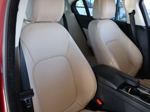 Used 2017 Jaguar XE image 39