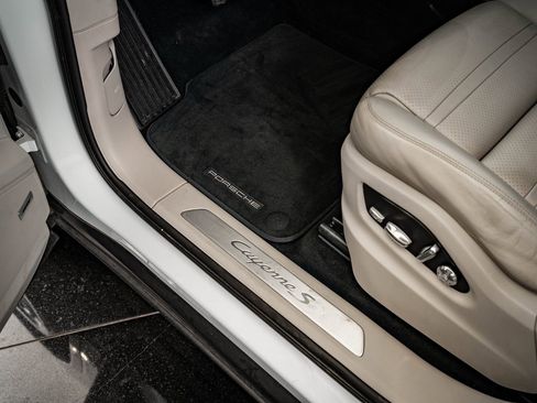 Used 2019 Porsche Cayenne S image 26