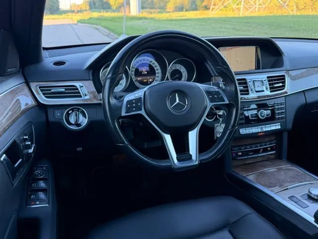 Used 2014 Mercedes-Benz E 350 4MATIC Sedan image 18