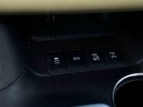 Used 2016 Toyota Highlander XLE AWD/4WD image 25