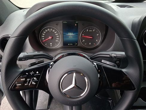 Used 2025 Mercedes-Benz Sprinter 2500 image 18