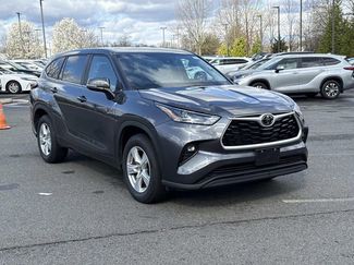 Used 2025 Toyota Highlander LE video 1
