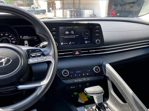 Used 2023 Hyundai Elantra SEL FWD image 8