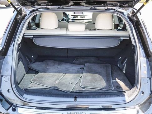 Used 2013 Lexus CT 200h w/ Premium Pkg w/Navigation FWD image 31