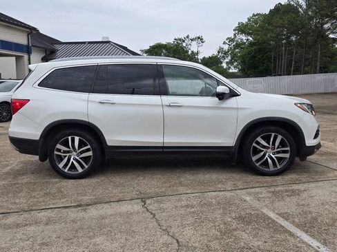 Used 2017 Honda Pilot Touring image 5