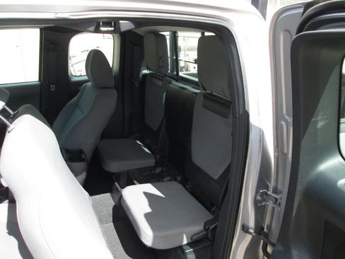 Used 2016 Toyota Tacoma SR5 w/ SR Convenience Package AWD/4WD image 17