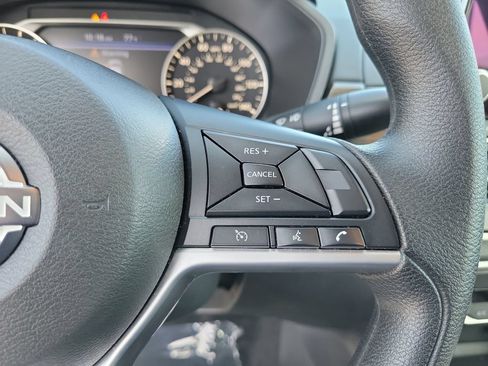 Used 2025 Nissan Altima 2.5 SV FWD image 26
