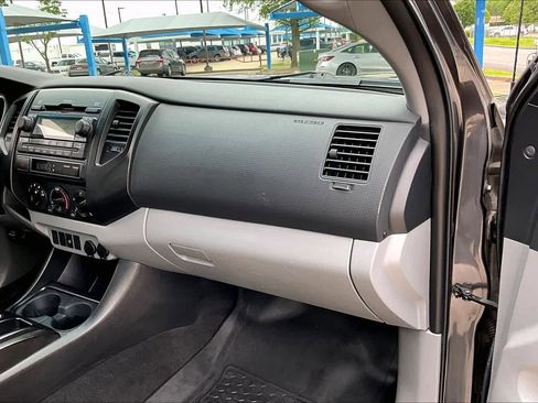 Used 2012 Toyota Tacoma PreRunner image 19