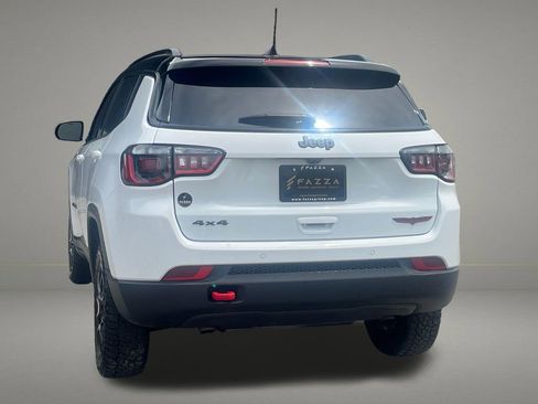 Used 2025 Jeep Compass Trailhawk AWD/4WD image 3