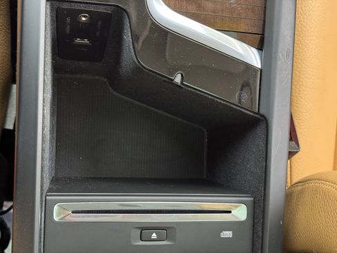 Used 2016 Volvo XC90 T6 Momentum w/ Momentum Plus Package image 29