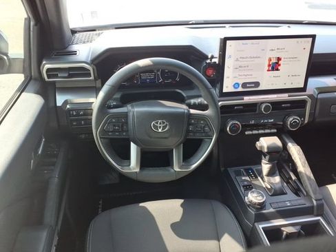 Used 2026 Toyota Tacoma TRD Off-Road AWD/4WD image 9