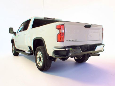 Used 2023 Chevrolet Silverado 2500 LT w/ Convenience Package AWD/4WD image 5
