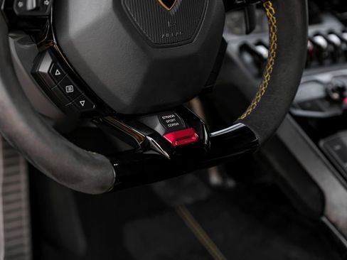 Used 2018 Lamborghini Huracan Performante image 18