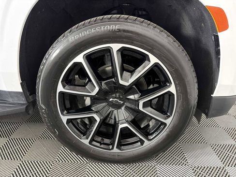 Used 2024 Chevrolet Suburban RST w/ Luxury Package RWD image 16