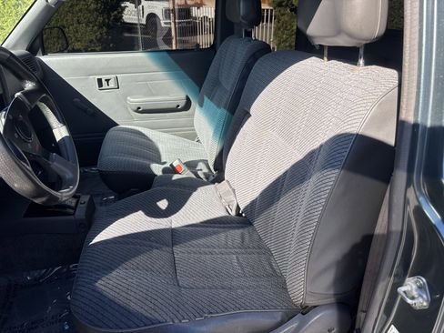 Used 1993 Toyota Pickup Deluxe image 15