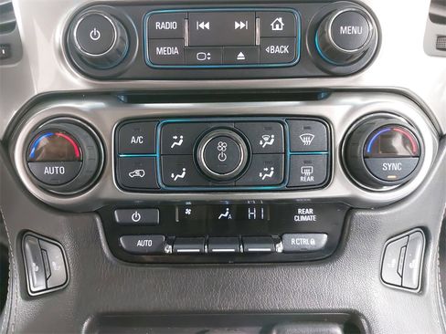 Used 2018 Chevrolet Suburban LT image 29