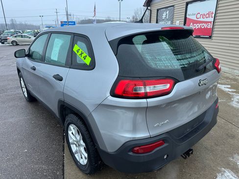 Used 2014 Jeep Cherokee Sport w/ Cold Weather Group image 7