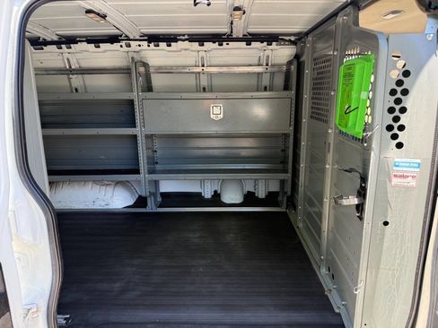 Used 2016 Chevrolet Express 2500 RWD image 15