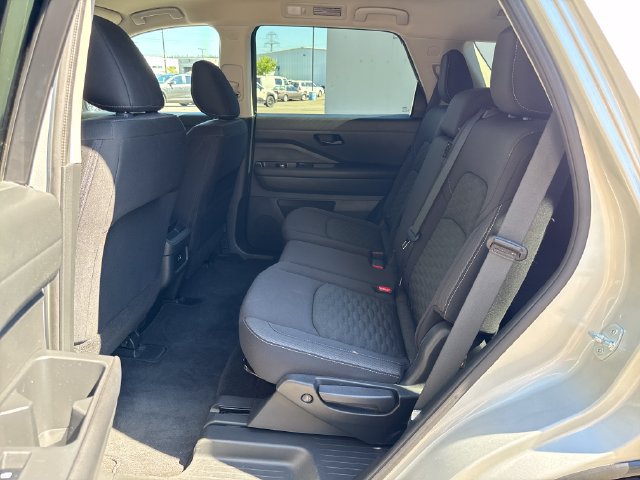Used 2024 Nissan Pathfinder S AWD/4WD image 15
