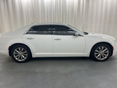 Used 2018 Chrysler 300 Limited w/ Safetytec Plus Group image 7