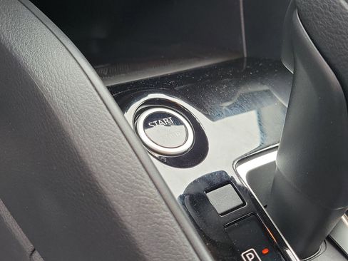 Certified 2025 Nissan Versa SV w/ Trunk Package image 28