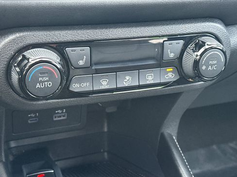 Used 2023 Nissan Kicks SR w/ SR Premium Package image 22