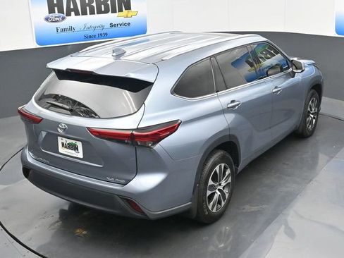Used 2021 Toyota Highlander XLE AWD/4WD image 28