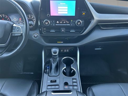 Used 2023 Toyota Highlander XLE image 15