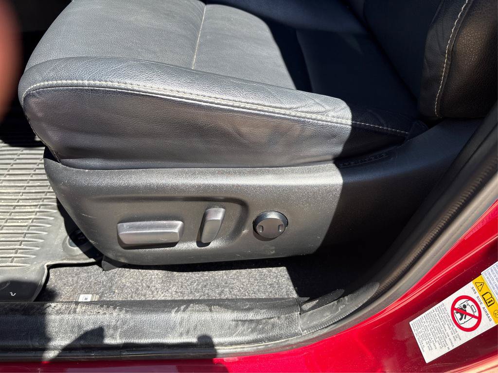 Used 2018 Toyota RAV4 Limited AWD/4WD image 24