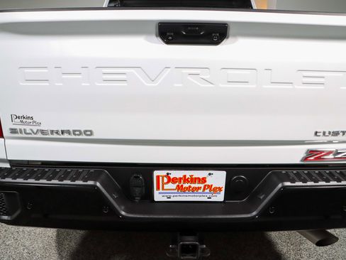 Used 2025 Chevrolet Silverado 2500 Custom w/ Custom Value Package AWD/4WD image 8