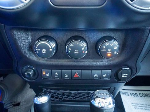 Used 2016 Jeep Wrangler Unlimited Rubicon image 22