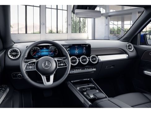 Used 2023 Mercedes-Benz GLB 250 4MATIC image 3
