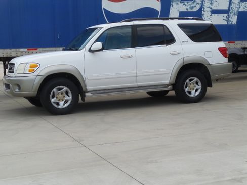 Used 2001 Toyota Sequoia SR5 image 2