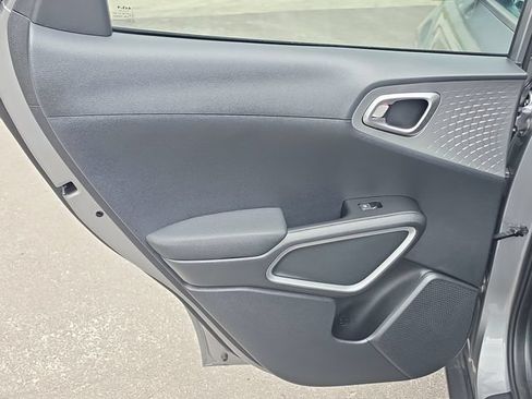 Certified 2025 Kia Soul LX w/ LX Technology Package FWD image 7