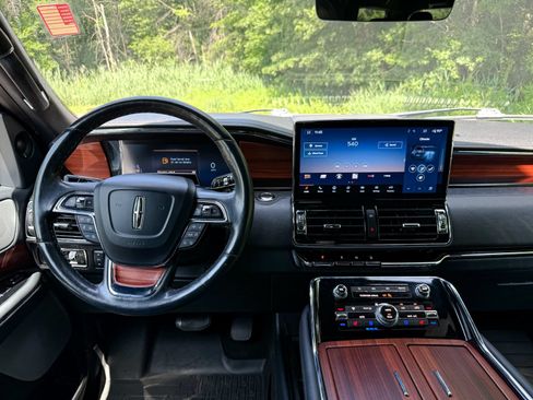 Used 2024 Lincoln Navigator L Reserve AWD/4WD image 24