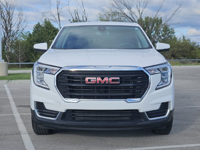 Used 2024 GMC Terrain SLE FWD image 2