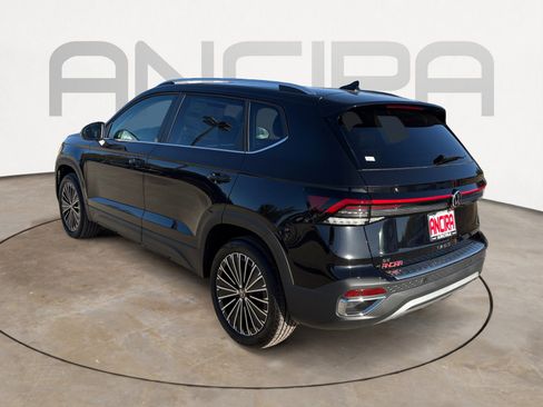 New 2026 Volkswagen Taos SE image 6