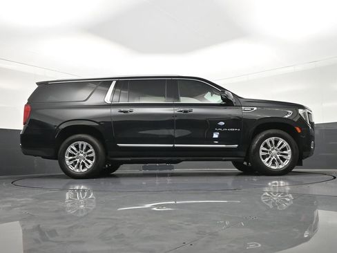 Used 2023 GMC Yukon XL SLT w/ SLT Premium Package RWD image 30