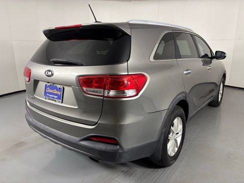 Used 2016 Kia Sorento FWD image 8
