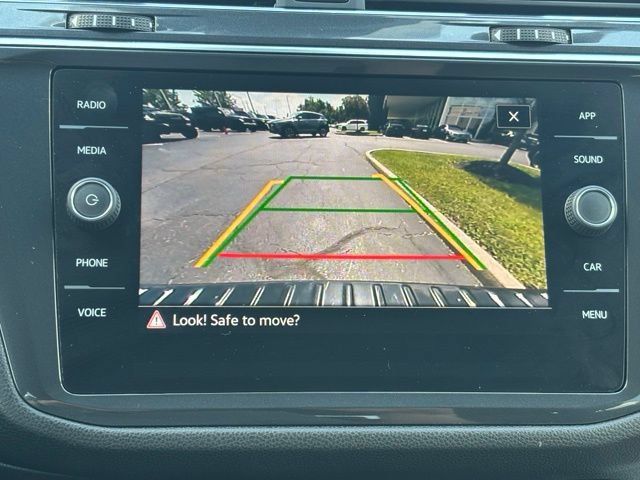 Used 2023 Volkswagen Tiguan SE R-Line AWD/4WD image 27
