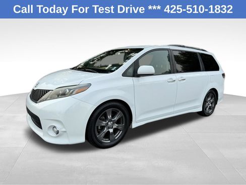 Used 2017 Toyota Sienna SE Premium FWD image 1
