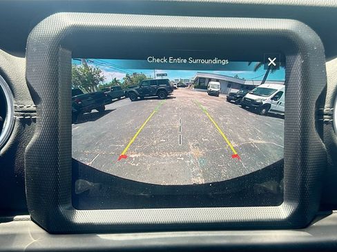 Used 2023 Jeep Wrangler Unlimited Sahara AWD/4WD image 15