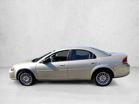 Used 2005 Chrysler Sebring Touring FWD image 2