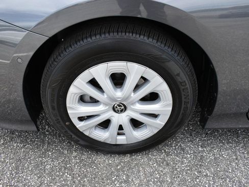 Used 2022 Toyota Prius LE FWD image 10