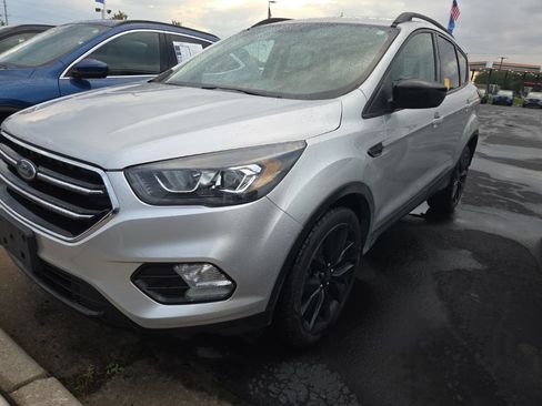 Used 2019 Ford Escape SE FWD image 1