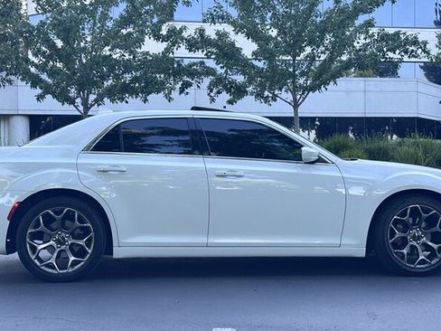 Used 2015 Chrysler 300 Limited RWD image 4